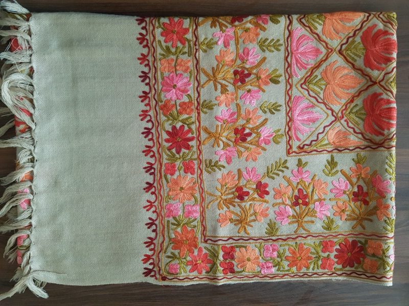 Kashmiri Embroidery Stole - Image 4